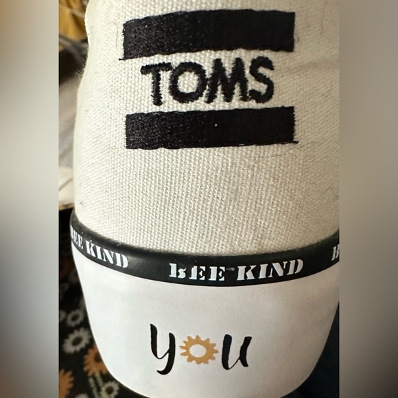 Last day to buy! Final price. Toms Platform tenny. size 7.5. Bee Kind. canvas. - Picture 7 of 9